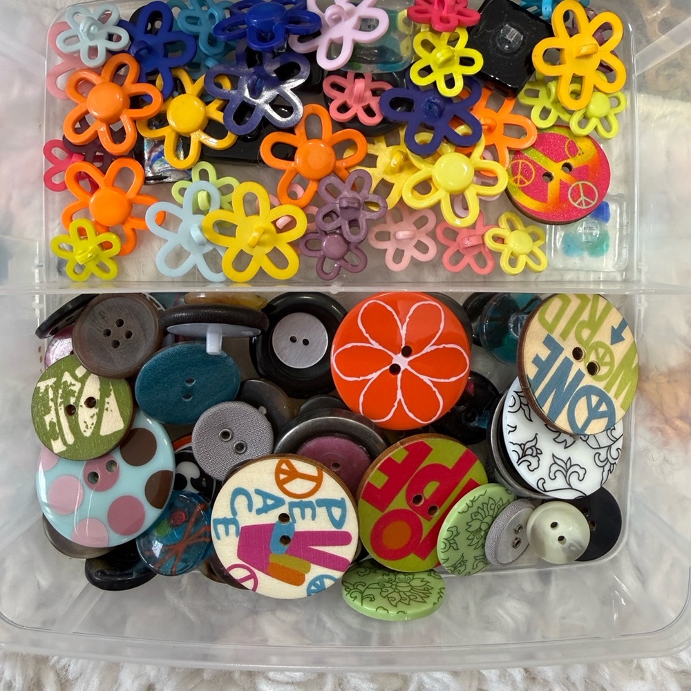 Colorful Assorted Buttons - Picture 2 of 7